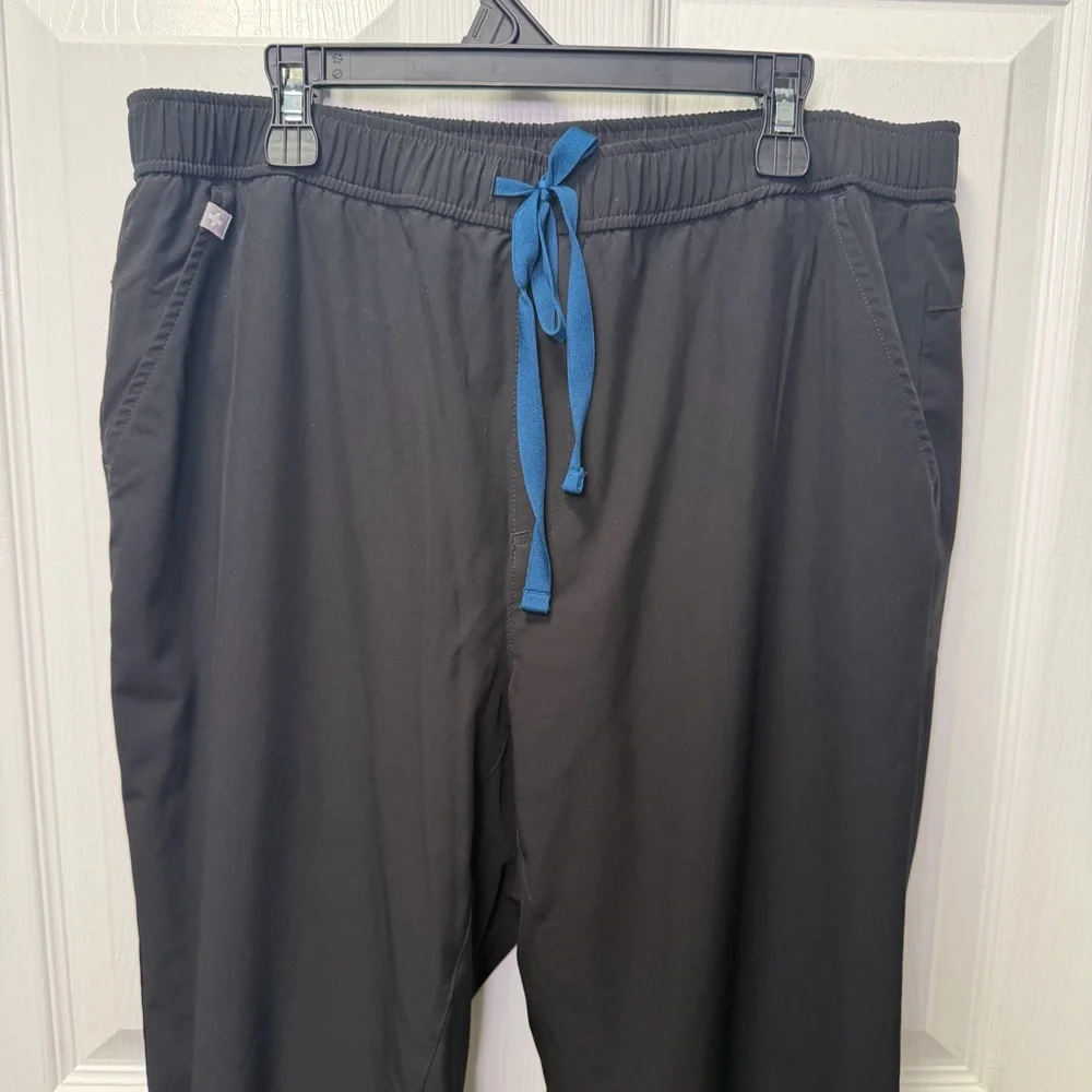 FIGS Men’s Black Lined Tansen Joggers, Medium Scrub Pants
